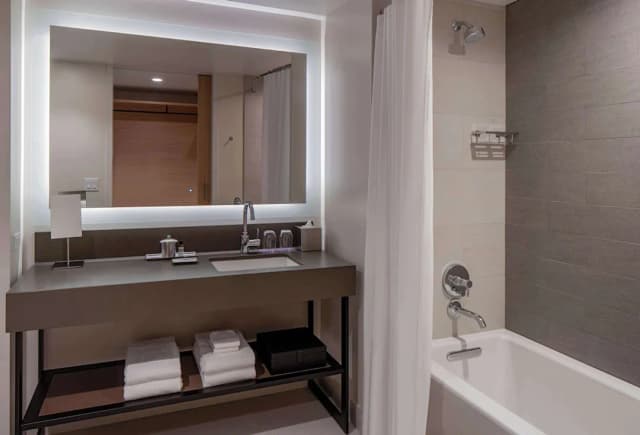 Hyatt Regency Seattle-Standard Room, 2 Queen Beds-3