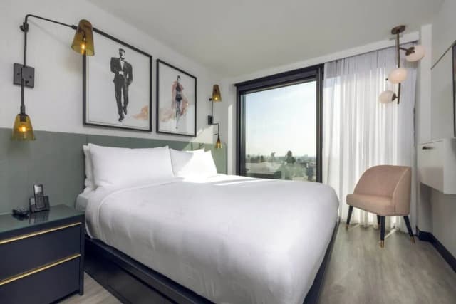 好萊塢戈弗雷飯店-客房, 1 張特大雙人床, 庭園景觀-24