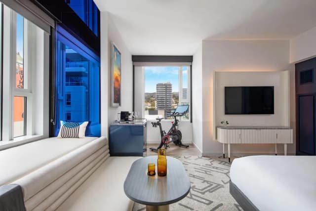 W 好萊塢飯店-豪華客房, 1 張特大雙人床, 邊間-1