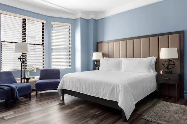 キックスビー-ルーム キングベッド 1 台-2