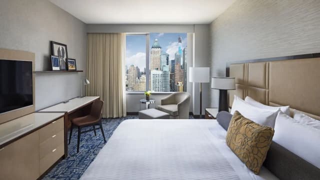 InterContinental New York Times Square by IHG-Premium Room, 1 King Bed (Midtown View)-4