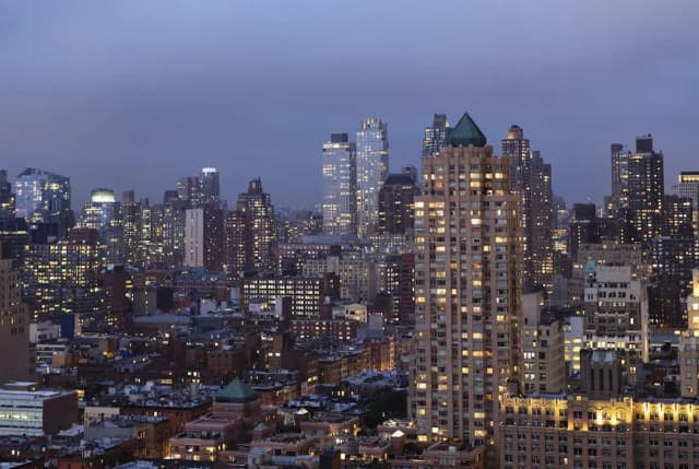 InterContinental New York Times Square by IHG-Premium Room, 1 King Bed (Midtown View)-8