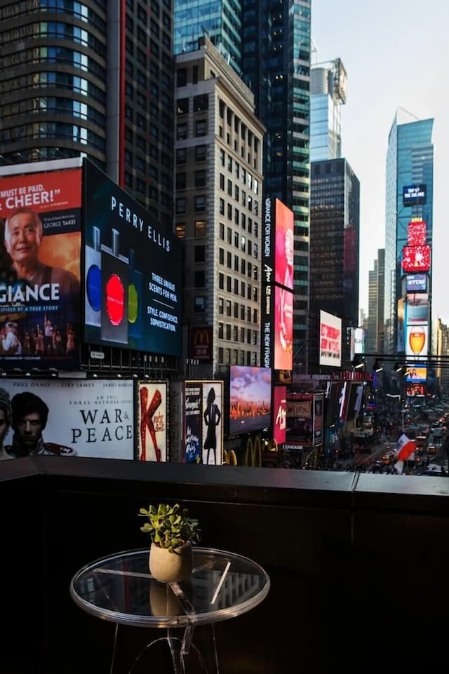 ルネッサンス ニューヨーク タイムズスクエア ホテル バイ マリオット-ルーム キングベッド 1 台 テラス-4