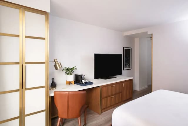 Le Méridien Essex Chicago-经典客房, 1 张特大床-4