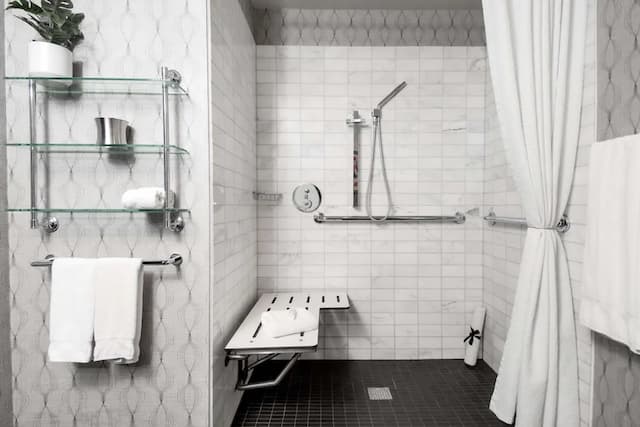 ザ アレグロ ロイヤル ソネスタ ホテル シカゴ ループ-ルーム キングベッド 1 台 バリアフリー (Mobility/Hearing Roll in Shower)-8