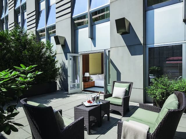 ザ ランガム ニューヨーク フィフス アベニュー-Deluxe King with Courtyard Terrace-3