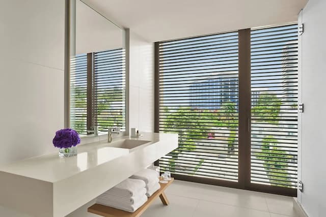 The West Hollywood EDITION-复式房, 1 张特大床, 露台 (Mobility Accessible, Tub)-4