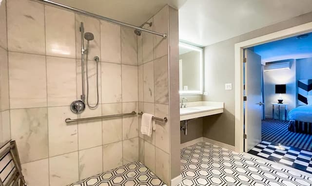 체임벌린 웨스트 할리우드-프리미어 스위트, 킹사이즈침대 1개, 롤인 샤워 시설-9