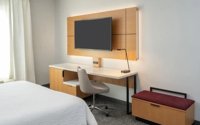 DoubleTree by Hilton Houston Westchase-Room, 1 King Bed, Accessible (Hearing)-7