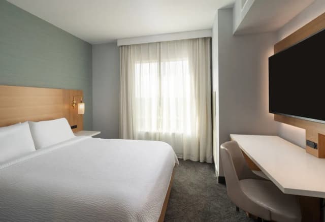 DoubleTree by Hilton Houston Westchase-Room, 1 King Bed, Accessible (Hearing)-3