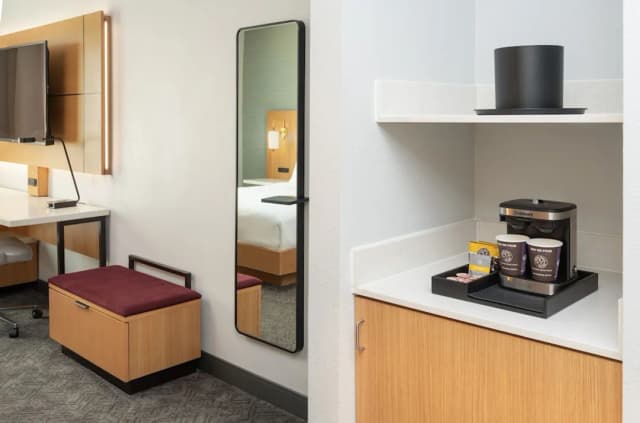 DoubleTree by Hilton Houston Westchase-Room, 1 King Bed, Accessible (Hearing)-5