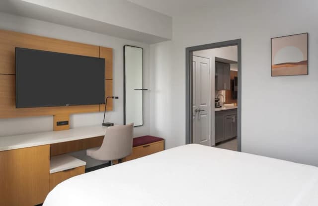 DoubleTree by Hilton Houston Westchase-Suite, 1 King Bed, Accessible (Roll-In Shower)-1
