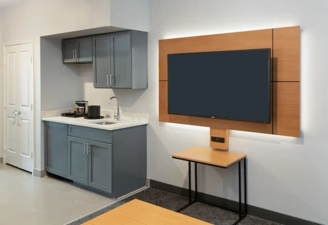 DoubleTree by Hilton Houston Westchase-Room, 2 Queen Beds-8