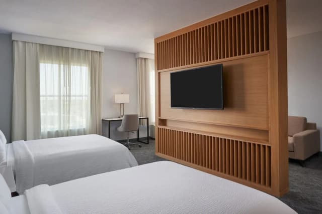DoubleTree by Hilton Houston Westchase-Room, 2 Queen Beds-9