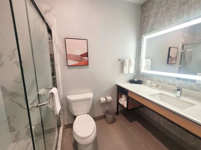 DoubleTree by Hilton Houston Westchase-Room, 2 Queen Beds-14