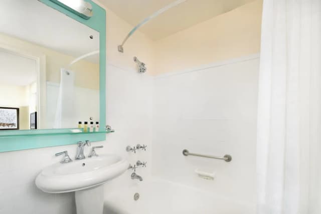 NEW YORKER BY LOTTE HOTELS-Metro Room, 1 Queen Bed-3