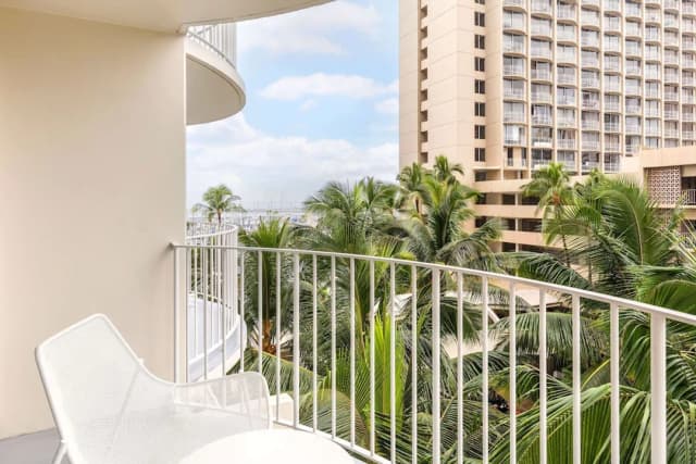Hilton Vacation Club The Modern Honolulu-客房, 1 张特大床, 阳台, 城市景观-4
