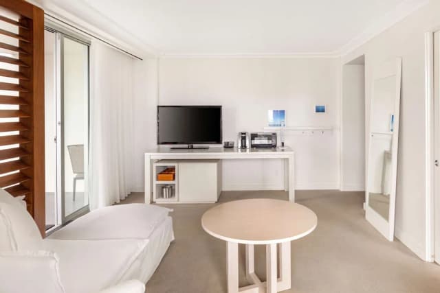 Hilton Vacation Club The Modern Honolulu-客房, 1 间卧室 (Roll-In Shower, Oceanfront)-1