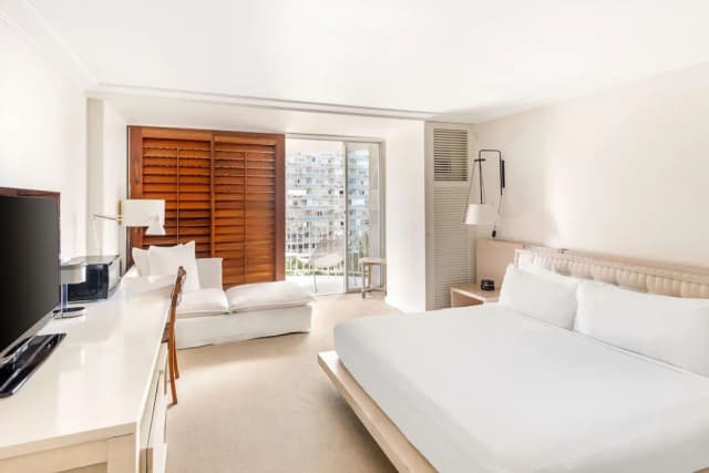 Hilton Vacation Club The Modern Honolulu-尊贵客房, 1 张特大床, 阳台, 城市景观-1