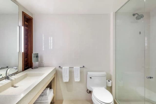 Hilton Vacation Club The Modern Honolulu-尊贵客房, 1 张特大床, 阳台, 城市景观-6