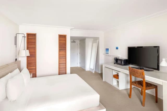 Hilton Vacation Club The Modern Honolulu-尊贵客房, 1 张特大床, 阳台, 城市景观-3