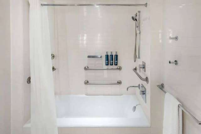 Hilton Vacation Club The Modern Honolulu-尊贵客房, 1 张特大床, 城市景观 (Bathtub)-5