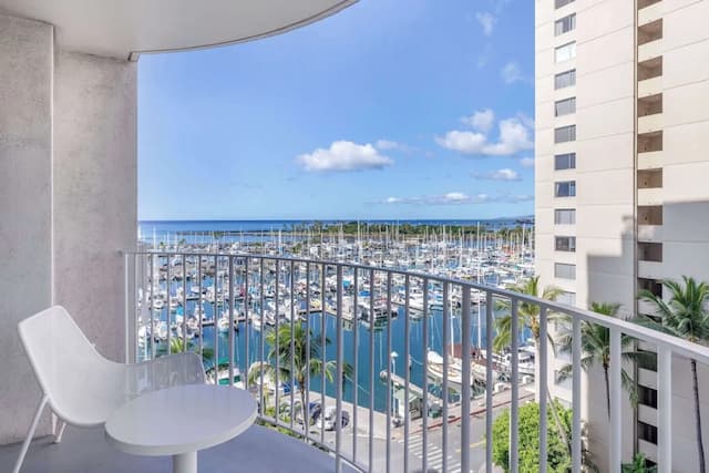 ヒルトン バケーション クラブ ザ モダン ホノルル-プレミア ルーム キングベッド 1 台 バルコニー パーシャル オーシャン ビュー-4