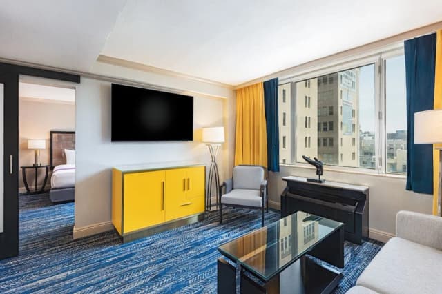 E-Central Downtown Los Angeles Hotel-Executive Suite, 1 King Bed-2