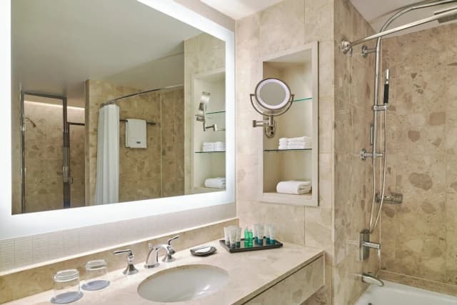 The Westin Chicago River North-Deluxe Room, 2 Double Beds-3