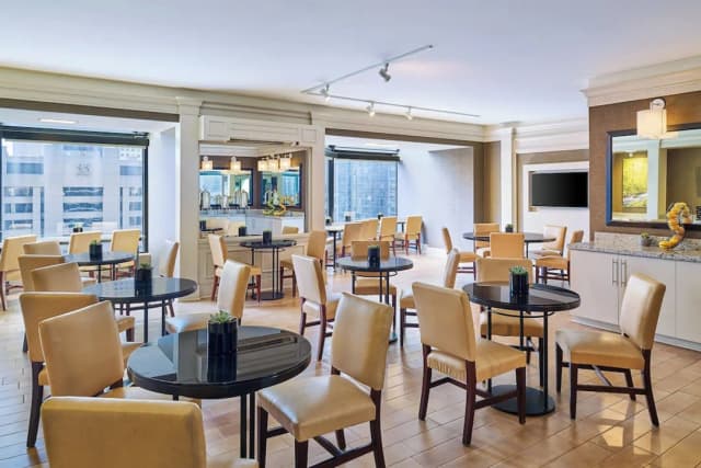 The Westin Chicago River North-Deluxe Room, 2 Double Beds-8