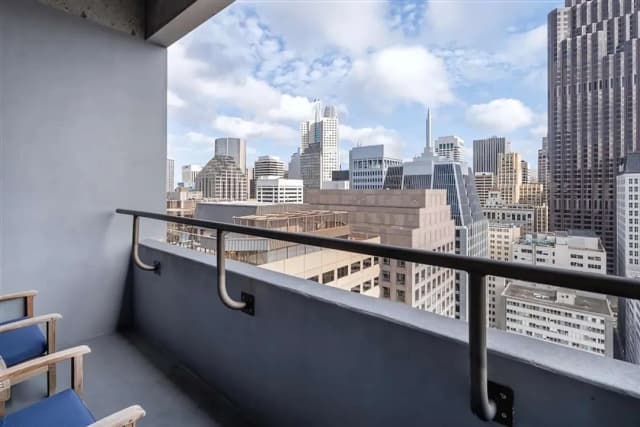 Hilton San Francisco Financial District-Premium Room, 1 King Bed, Balcony-3