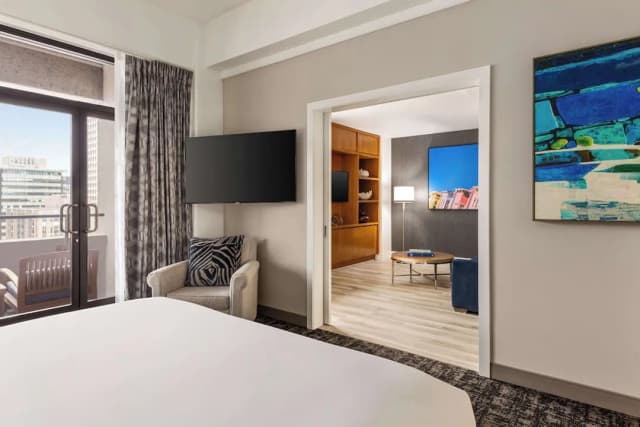 Hilton San Francisco Financial District-Junior Suite, 1 King Bed, City View-2