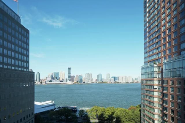 Conrad New York Downtown-Suite, 1 King Bed, River View-2
