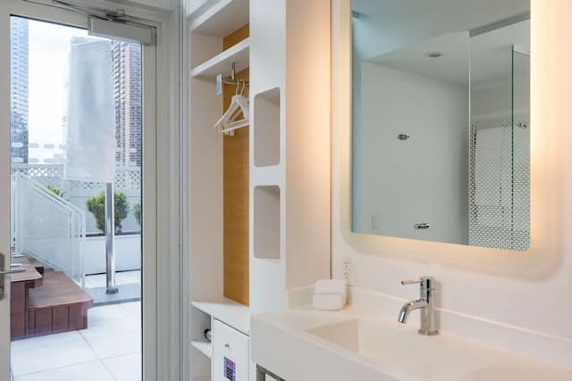 紐約時代廣場優特爾酒店-普通套房, 1 張特大雙人床及 1 張梳化床, 露台 (First Class)-8