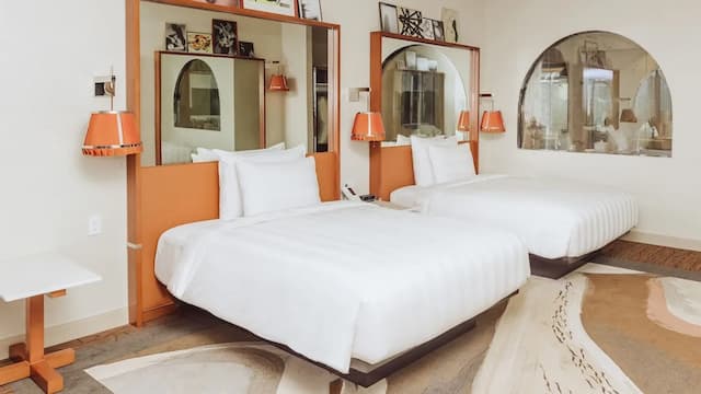 ロッテ ホテル シアトル-デラックス ルーム クイーンベッド 2 台 車椅子で利用可能なシャワー シティビュー-1