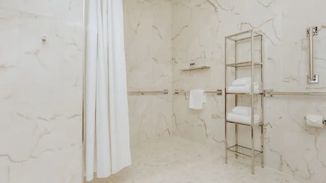 ロッテ ホテル シアトル-ジュニア スイート キングベッド 1 台 車椅子で利用可能なシャワー シティビュー-5