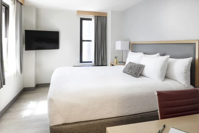 Hotel Saint Clair- Magnificent Mile-Standard Room, 1 King Bed-5