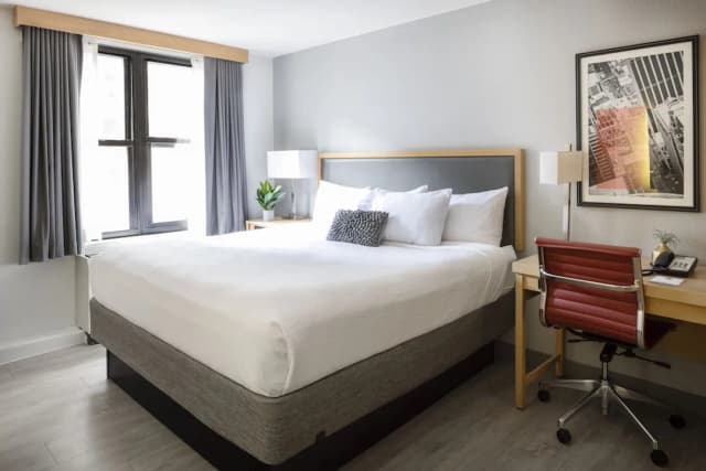 Hotel Saint Clair- Magnificent Mile-Standard Room, 1 King Bed-1