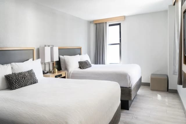 Hotel Saint Clair- Magnificent Mile-Deluxe Room, 2 Double Beds (Smoke Free)-2