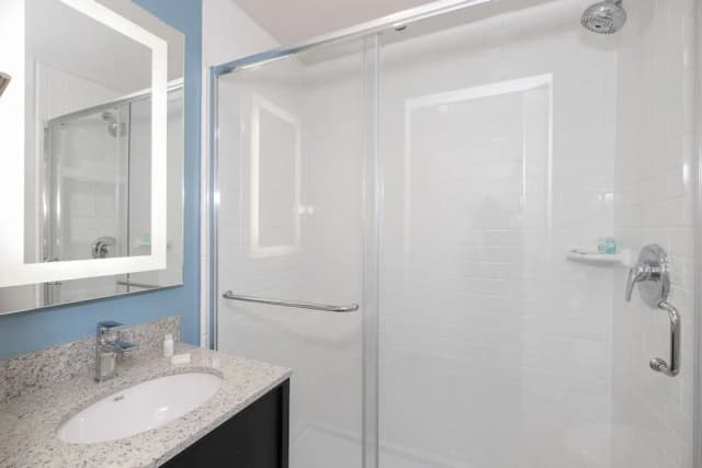 Hotel Saint Clair- Magnificent Mile-Deluxe Room, 2 Double Beds (Smoke Free)-4