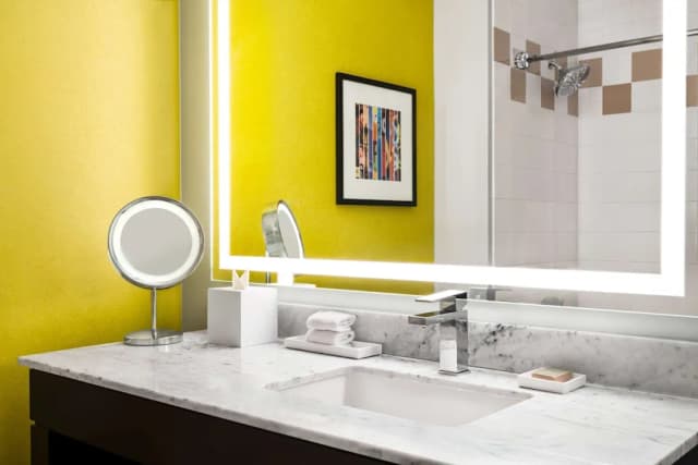 힐튼 모티프 시애틀-룸, 퀸사이즈침대 2개 (Partial Water View)-7