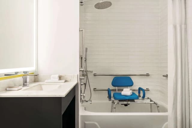 힐튼 모티프 시애틀-룸, 퀸사이즈침대 2개, 욕조 (Mobility & Hearing)-10