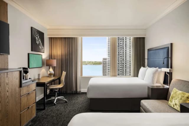 힐튼 모티프 시애틀-룸, 퀸사이즈침대 2개, 장애인 지원 (Mobility & Hearing, Roll-in Shower)-7