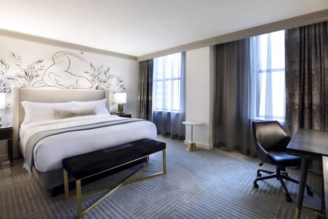 The Gwen, a Luxury Collection Hotel, Michigan Avenue Chicago-Deluxe Room, 1 King Bed-3