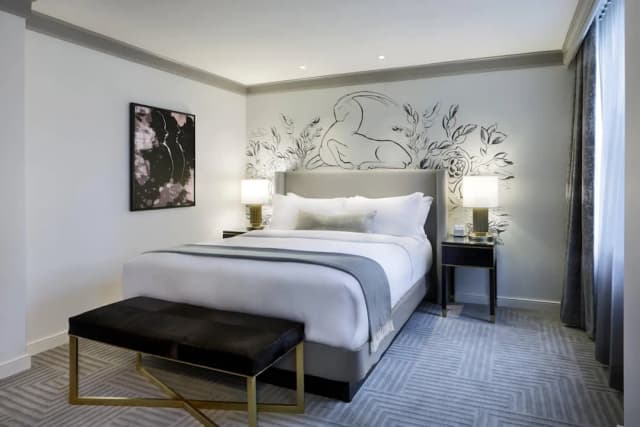 The Gwen, a Luxury Collection Hotel, Michigan Avenue Chicago-Deluxe Room, 1 King Bed-4