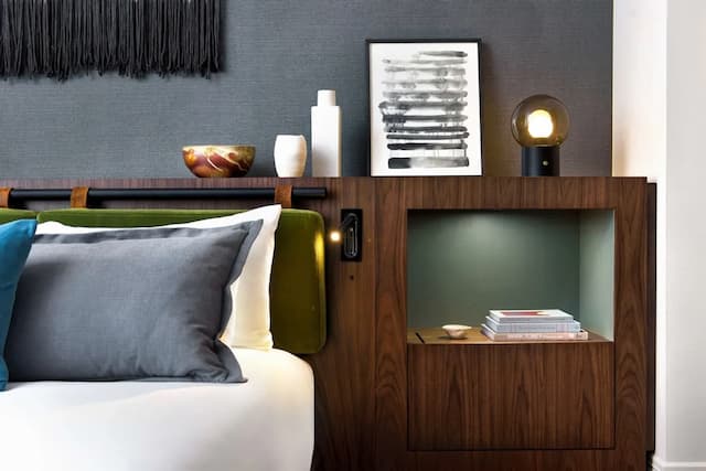 The Alexis Royal Sonesta Hotel Seattle-开间套房, 1 张特大床 (One Bedroom Spa)-9