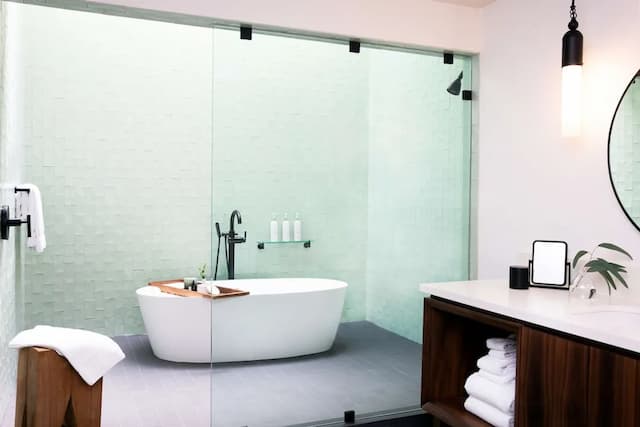 The Alexis Royal Sonesta Hotel Seattle-开间套房, 1 张特大床 (One Bedroom Spa)-12