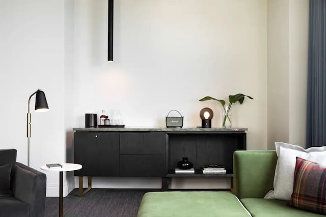 The Alexis Royal Sonesta Hotel Seattle-开间套房, 1 张特大床 (One Bedroom Spa)-5