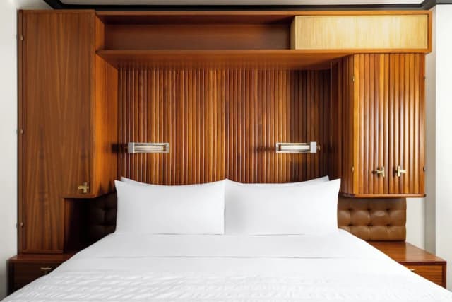Le Meridien New York, Central Park by Marriott-Classic King Reserve Room-4