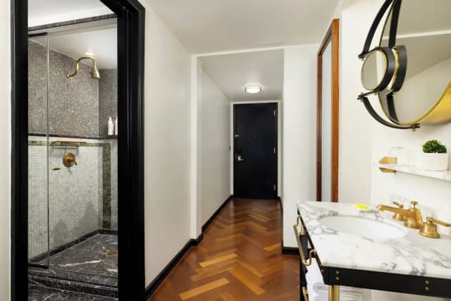 Le Meridien New York, Central Park by Marriott-Classic King Reserve Room-3